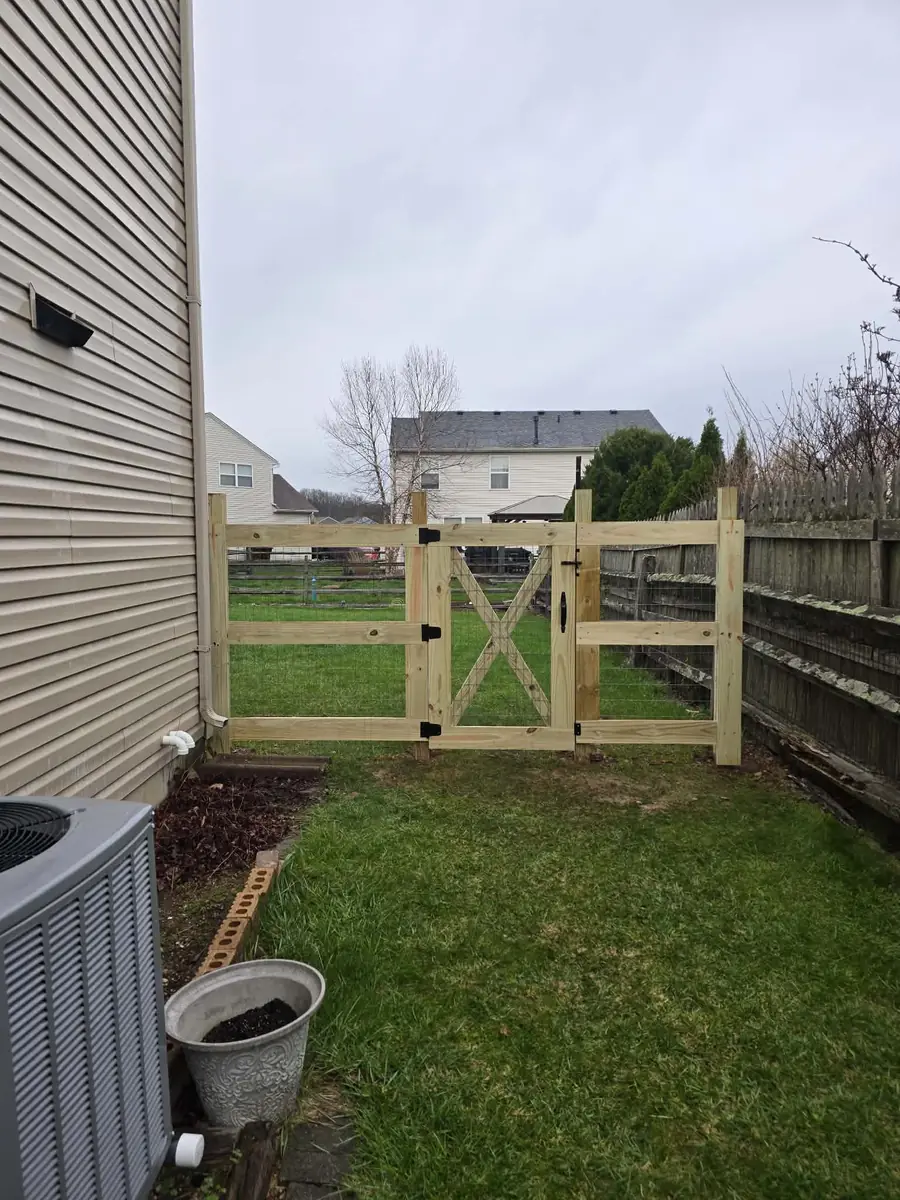 The side run of the same fence